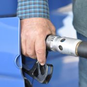 Creșterea prețurilor la carburanți nu este trecută cu vederea de către Ministrul Energiei. Ce măsuri pregătesc autoritățile