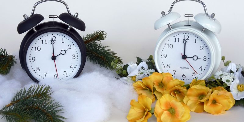 Schimbarea orei de vară ne influențează negativ sănătatea. Ce recomandă specialiștii
