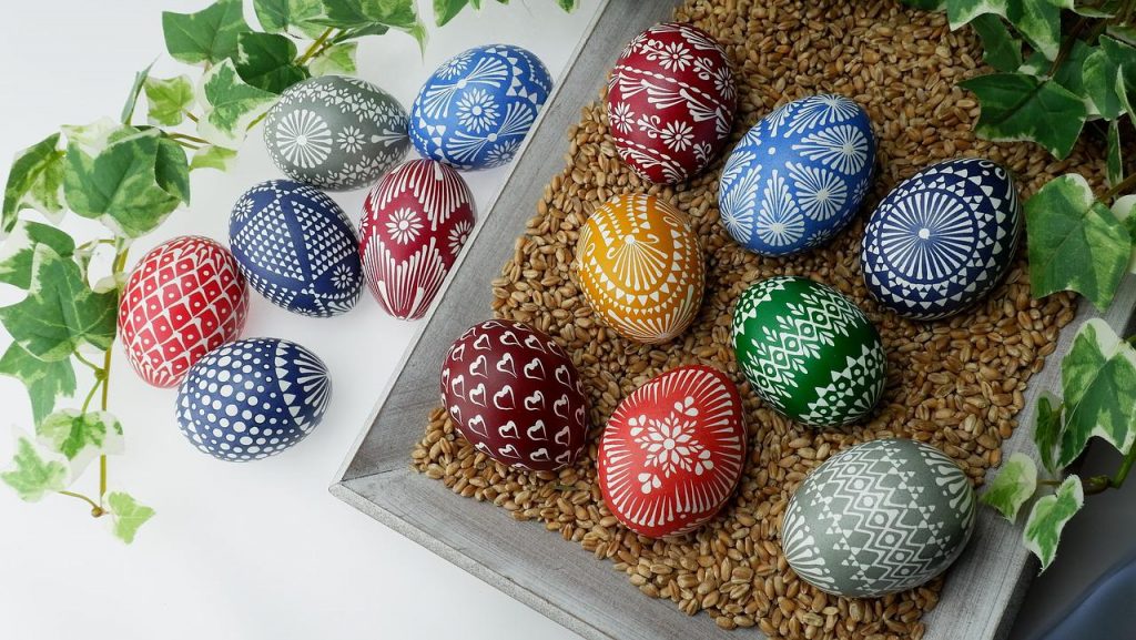 Tradiții Joia Mare: ziua în care se înroșesc ouăle de Paște