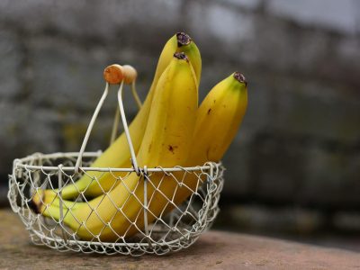 Apa de banane, un îngrășământ natural excelent pentru plante. Cum se prepară