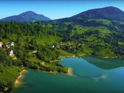 , apa, plaja si aer pur la un loc. Localitatea unica din Romania, comparata cu Alpii elvetieni