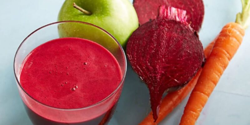 Rețeta simplă care îți curăță ficatul și rinichii: 1 măr, 1 sfeclă mică și 2 morcovi